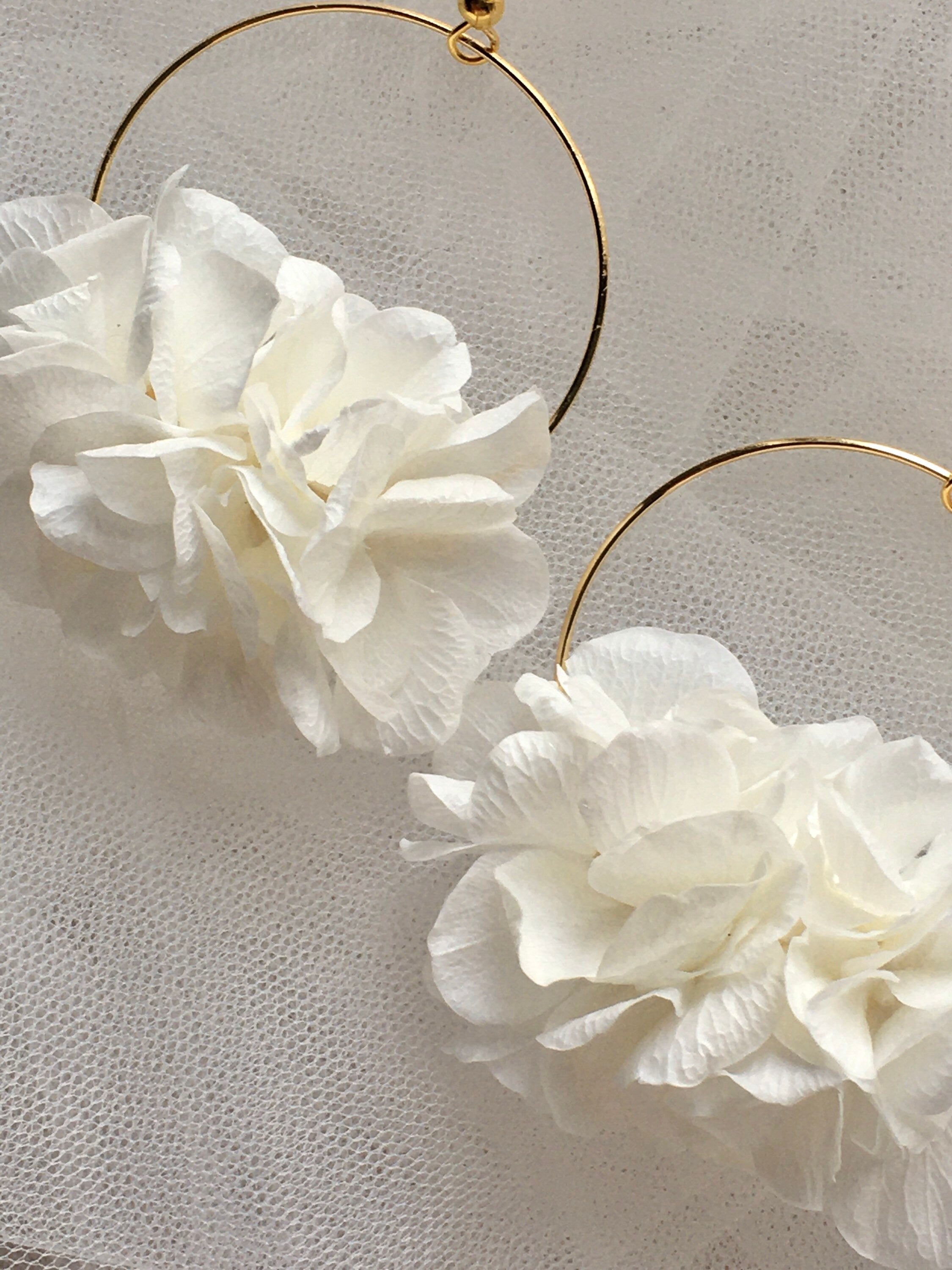 Boho Bridal Flower Ear Wrap White, Bridesmaids Floral Earrings Ivory G –  Casa & Flores