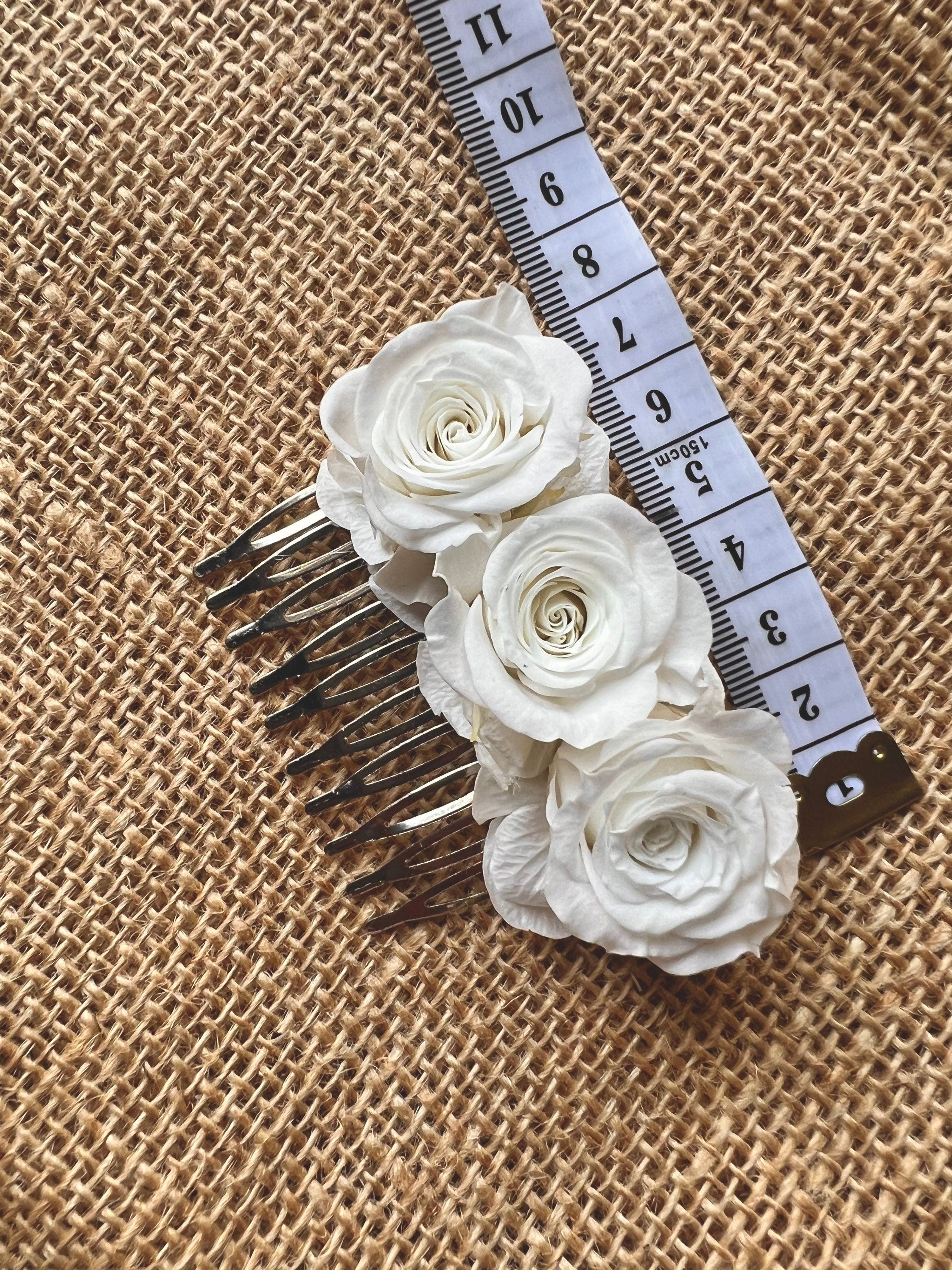 White Rose Hair Comb Small Minimal Bridal Hair Piece Preserved Rose Decorative Wedding Side Comb in Gold Everlasting Flower Updo Hair